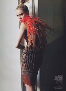 Testino_US_Vogue_September_2007_11.thumb.jpg.882ab5269db3c4a6ccf4b67501924344.jpg
