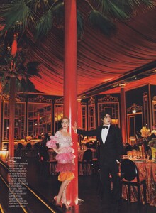 Testino_US_Vogue_September_2007_19.thumb.jpg.e86630852053f9d00ec9469cb80c331a.jpg