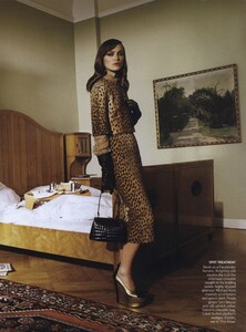 Testino_US_Vogue_September_2008_06.thumb.jpg.c4489ea9063eefa1ed5d35a36ecdd9d1.jpg