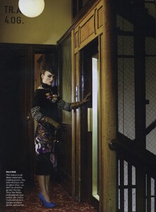 Testino_US_Vogue_September_2008_09.thumb.jpg.c54d3614e418c4850645eb58c15619d5.jpg