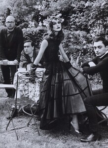 Testino_US_Vogue_September_2008_18.thumb.jpg.aa26c04287829b475e31fe1f2b7a318c.jpg