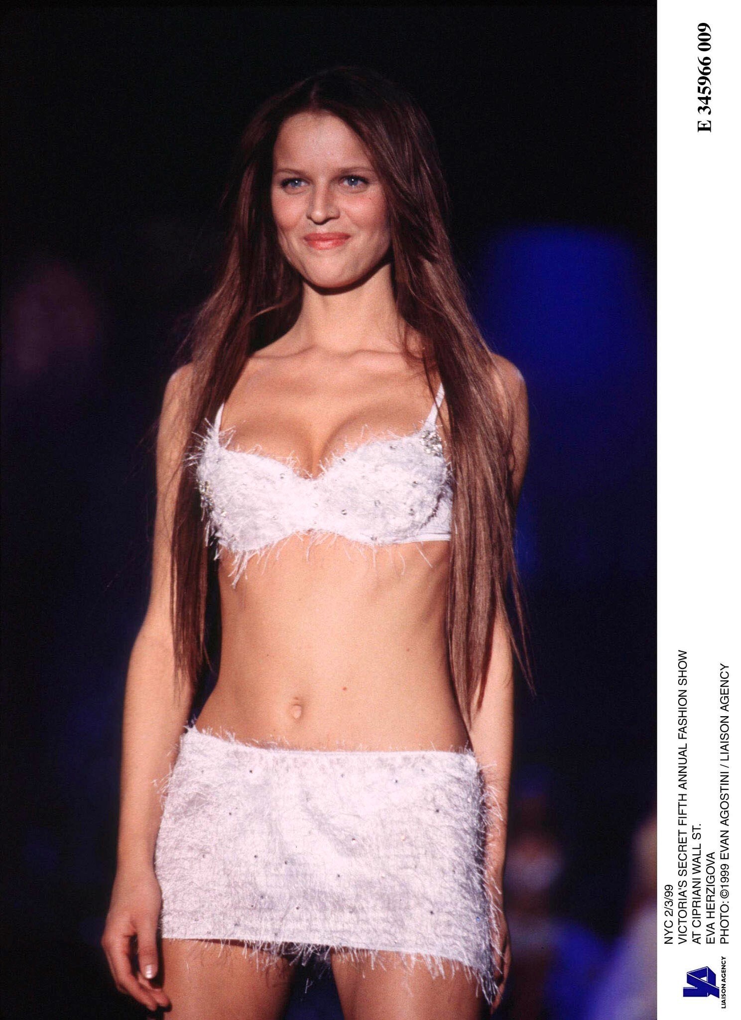 Victoria's Secret Fashion Show 1999 (HD) 