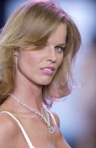 VSFS2000-Eva-Herzigova-03.jpg