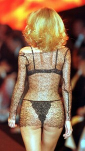 VSFS2000-Eva-Herzigova-14.jpg