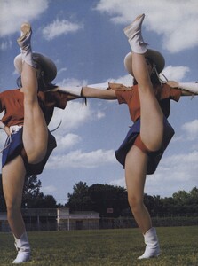 Women_Leibovitz_US_Vogue_November_1999_09.thumb.jpg.aee2c5bdc7d154802659057c6274f72b.jpg