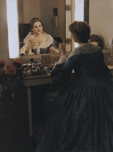 Women_Leibovitz_US_Vogue_November_1999_13.thumb.jpg.24b74277d53316cea0f543207585391e.jpg