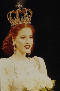 YSL-FW1994-HC-01.jpg