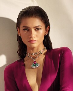 Zendaya456799740full-zendaya-coleman.thumb.jpg.12ee0ad4a29f1141473c0d39ff8deed8.jpg