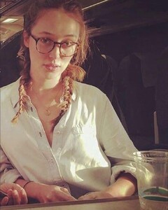 alyciadebnamcarey_kru_150799968_605796436955869_7876614914901624969_n.jpg