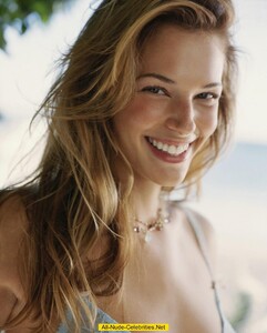 amanda_righetti_04.jpg