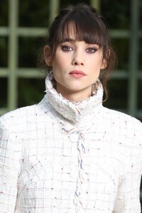 astrid-berges-at-chanel-show-at-spring-summer-2018-haute-couture-fashion-week-in-paris-01-23-2018-0.jpg