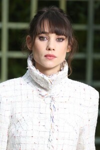 astrid-berges-at-chanel-show-at-spring-summer-2018-haute-couture-fashion-week-in-paris-01-23-2018-3.jpg