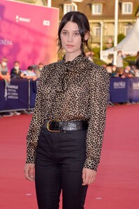 astrid-berges-frisbey-les-deux-alfred-premiere-at-the-46th-deauville-american-film-festival-3.jpg