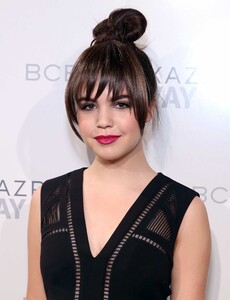 bailee-madison-attends-bcbgmaxazria-fall-2016-fashion-show001.png