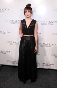 bailee-madison-attends-bcbgmaxazria-fall-2016-fashion-show004.png