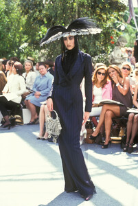 dior-fw-hc-1997.thumb.jpg.9578df3ffa3d63b6572ec8c55aaf9dbb.jpg