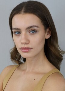 elle-trowbridge_76514.thumb.jpg.591cf91d4adc8c322f08f0d541f113dc.jpg
