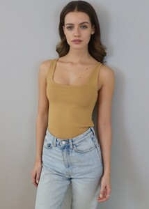 elle-trowbridge_76515.thumb.jpg.55a01e70a1a3ec96b27afeb479b04758.jpg