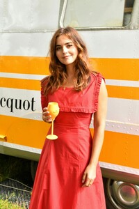 jenna-louise-coleman-at-veuve-clicquot-champagne-garden-08-07-2021-4.jpg