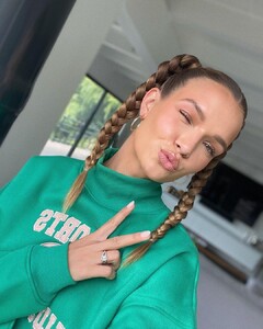 josephineskriver_240888936_566087688076652_7557583862186618708_n.jpg