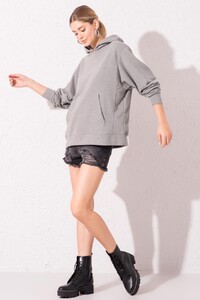 kapusonlu-kanguru-cep-detayli-sweatshirt_15332_gri-gri_3_enbuyuk.jpg