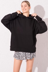 kapusonlu-kanguru-cep-detayli-sweatshirt_15332_siyah-siyah_2_enbuyuk.jpg