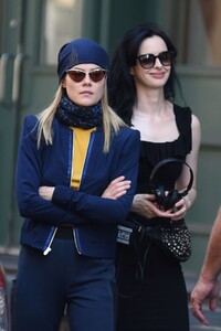 krysten-ritter-and-rachel-taylor-on-the-set-of-jessica-jones-3-in-new-york-07-10-2018-26.jpg