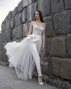 lubnasafadi_couture_52891226_359904111520571_5644625165382221036_n.jpg