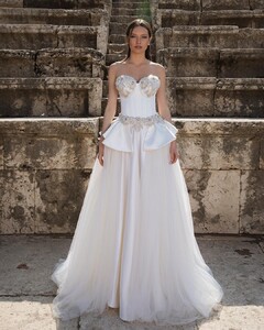 lubnasafadi_couture_53580585_319880805551877_2654371446471752481_n.jpg
