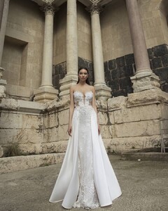 lubnasafadi_couture_53682560_268077474121657_8209914339219008857_n.jpg