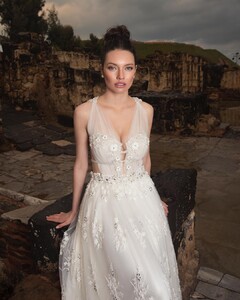 lubnasafadi_couture_54511617_278621143052510_8842710982378148454_n.jpg