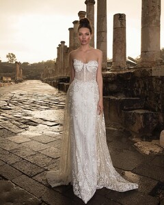 lubnasafadi_couture_54513155_124610188682987_1632938366004254669_n.jpg