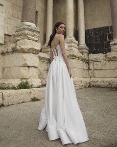 lubnasafadi_couture_56347819_1179827858858623_8595897995505788214_n.jpg