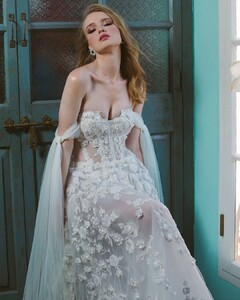 lubnasafadi_couture_87433040_2439107786306891_7496882295040236675_n.jpg