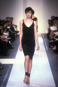 narcisso-rodriguez-ss-2000-1.thumb.jpg.6fa790328b1b248bf92195b82e73d72d.jpg