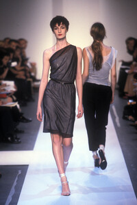 narcisso-rodriguez-ss-2000-3.thumb.jpg.d00d4e291fad1e81d473716177363ff2.jpg