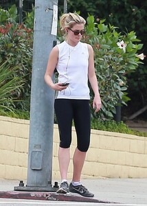 rachael-taylor-501636.jpg