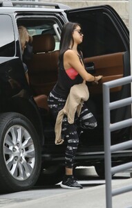 selena-gomez-gym-style-out-in-los-angeles-1-18-2016-9.jpg