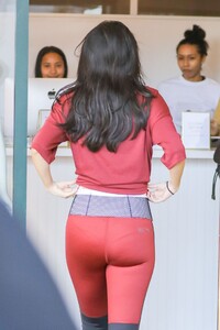 selena-gomez-in-workout-gear-more-pics-12-28-2018-23.jpg