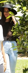 selena-gomez-leaves-friend-s-house-in-hollywood_8.jpg