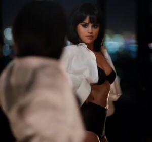 selena_gomez_lingerie_beats_pill14.jpg