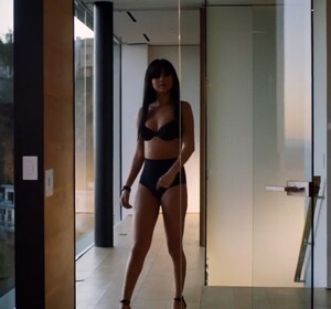 selena_gomez_lingerie_beats_pill4.jpg