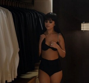 selena_gomez_lingerie_beats_pill9.jpg