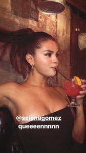 selena_gomez_strapless_drink2.jpg