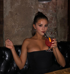 selena_gomez_strapless_drink5.jpg