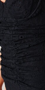 shosh4014612867_p4_1-0.jpg