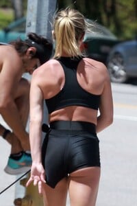 sydney-sweeney-out-jogging-in-los-angeles-04-16-2020-14.jpg