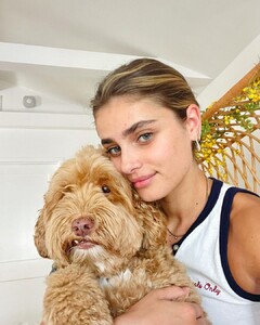 taylor_hill_233064283_373318514350255_6685156179475550258_n.jpg