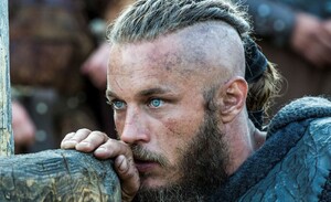 travis-fimmel-stars-as-ragnar-lothbrok.thumb.jpg.a95b6f1565fd27d171d2de05bddcf47f.jpg