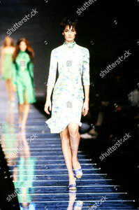 versace-spring-2000-ready-to-wear-runway-show-milan-italy-shutterstock-editorial-10434179br.jpg